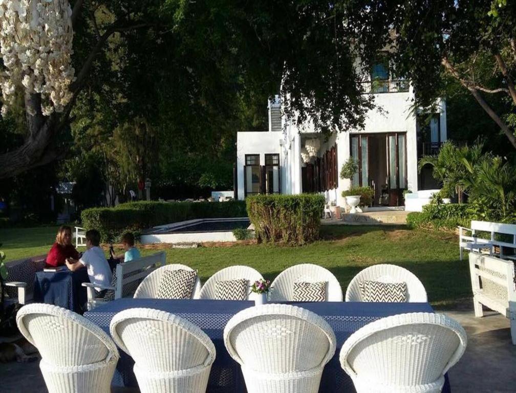Baanphakrimlay Brassiere Beach Hotel מראה חיצוני תמונה
