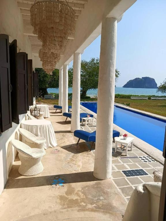 Baanphakrimlay Brassiere Beach Hotel מראה חיצוני תמונה